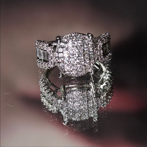 Jewelry - Sterling Silver Swavorski Crystal Ring